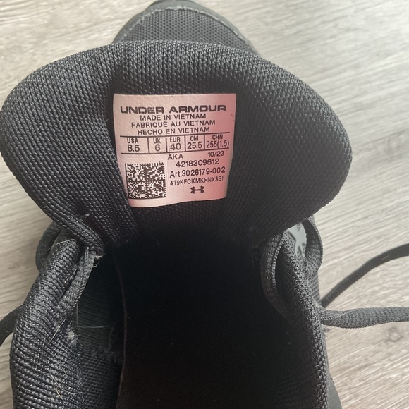 Under Armour Black Running Shoes - Picture 4 of 4
